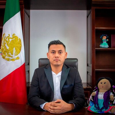 C. Edgar Leonardo De Santiago Hernández