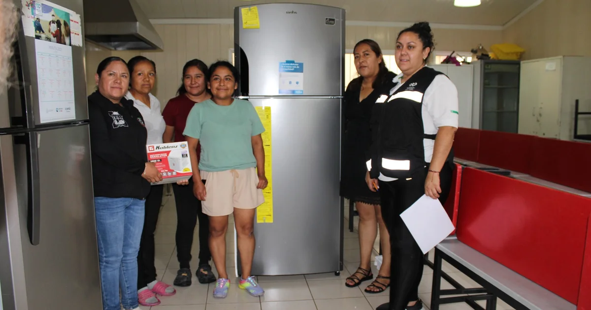 SE REALIZO LA ENTREGA DE EQUIPAMIENTO EN DIFERENTES ESCUELAS 
