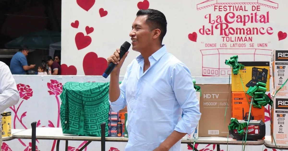 PRESIDENTE MUNICIPAL ALEJO SÁNCHEZ CELEBRA A LOS PADRES DE FAMILIA EN SU DÍA